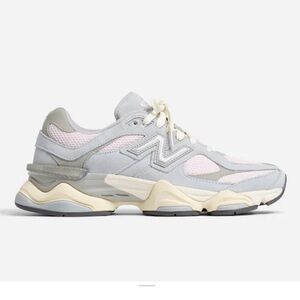 New Balance Women's Light Gray and Pale Pink Chunky Sneakers 9060